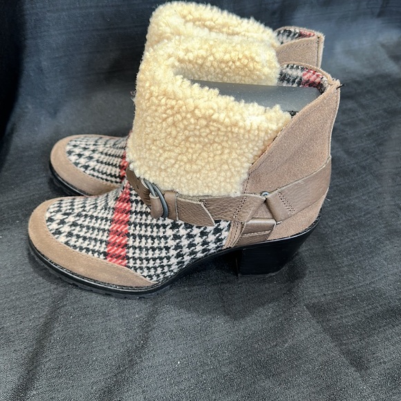 Woolrich Short Boots - Picture 2 of 6